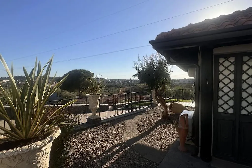 Casa Vacanze Luxor House Misterbianco 0*,  Italy